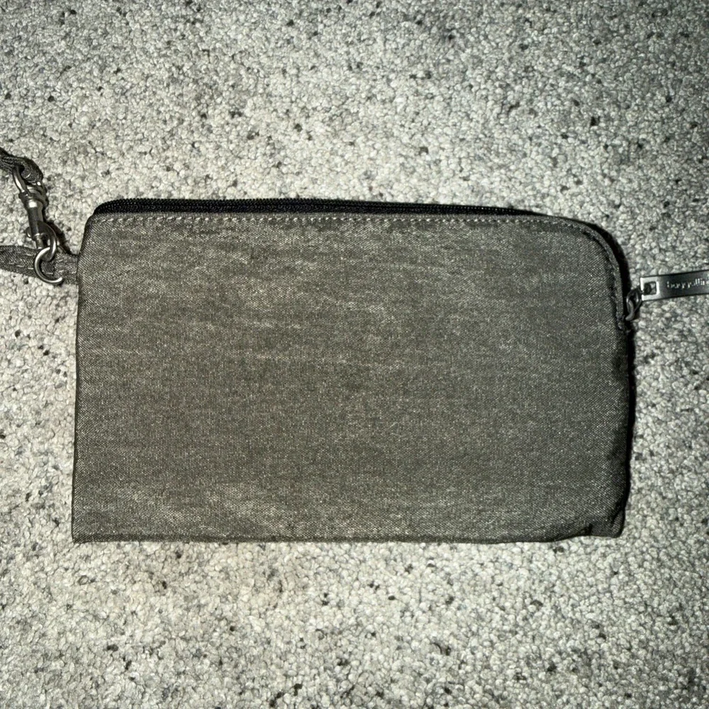 BAGGALLINI wristlet Wallet RFID Grey Blue Interior Zip Pouch 7.5 X 4.5 Travel